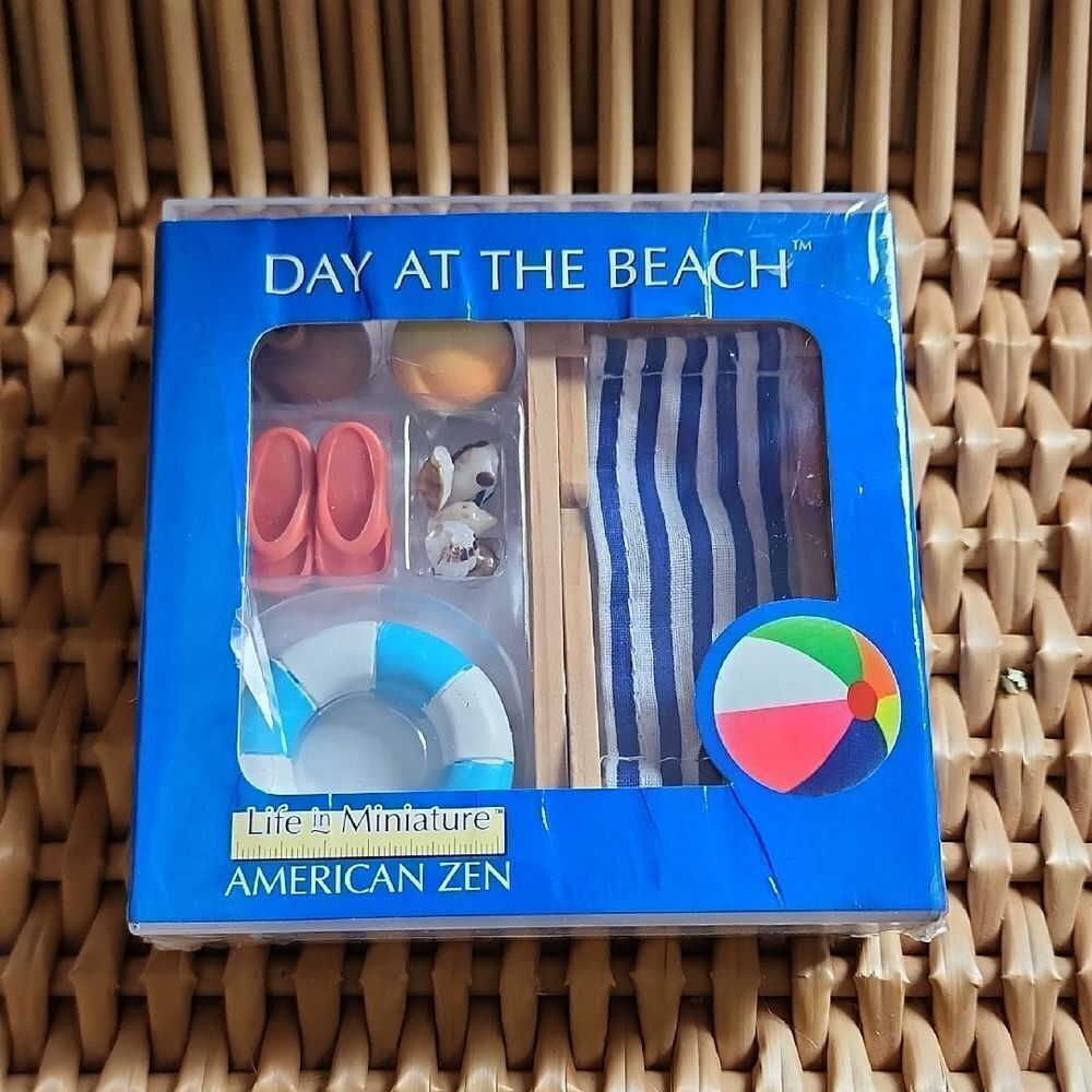Beach! Novelty Day At The Beach Desk Top Miniature Display